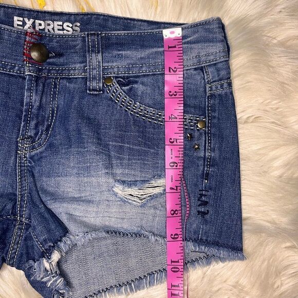 Express distressed studded red thread frayed hem shorts sz 2 - Picture 6 of 8